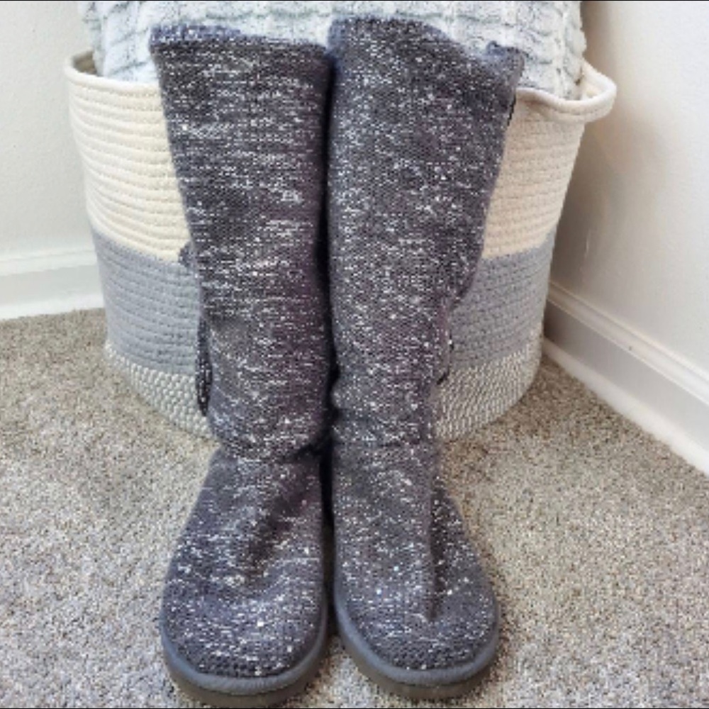 UGGS - Picture 2 of 6
